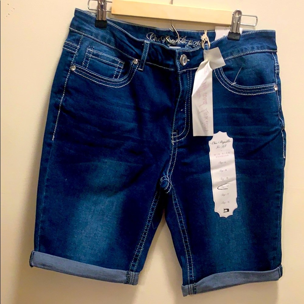 New mid rise Bermuda shorts